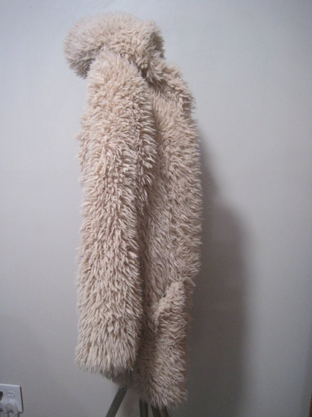 Love Tree Womens Jacket Size Small Beige Faux Fur Open Front Coat Oversized - Picture 6 of 8